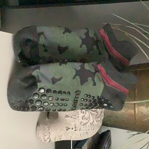 Pure Barre sticky socks, low rise, camo print. New without tags. M